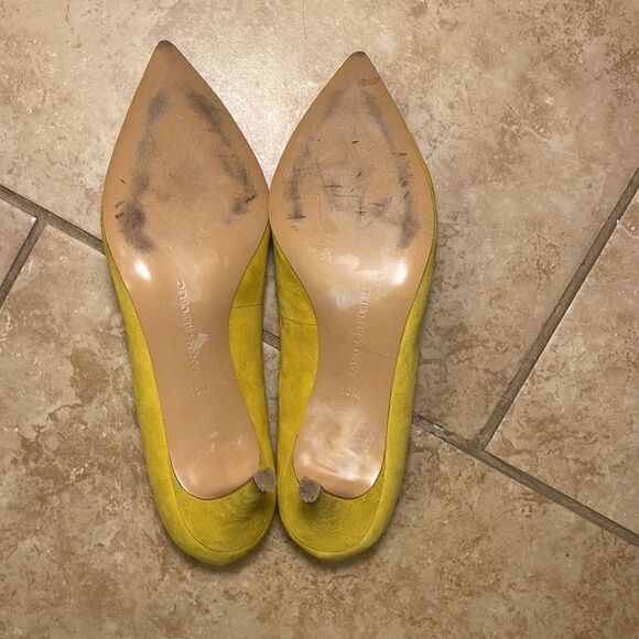 Yellow suede shoes - Picture 3 of 4